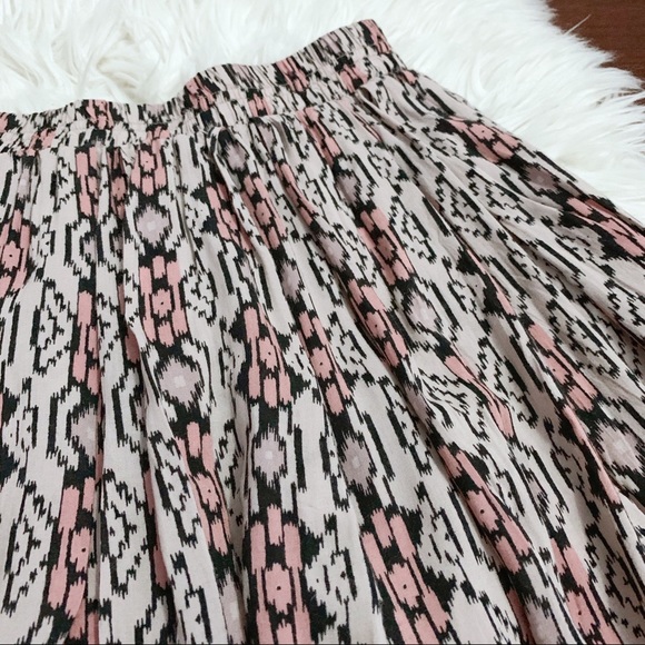💄 2/$25 Brandy Melville Skirt NWOT - Picture 2 of 2